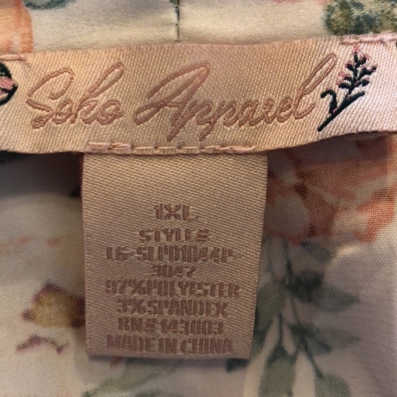 Soho Apparel Silky Floral on Cream Ground Kimono Robe with Self Belt Size 1XL - Picture 9 of 10